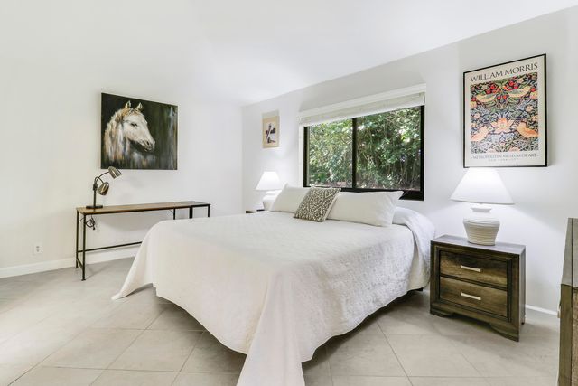 825 Club Drive, Palm Beach Gardens, FL 33418