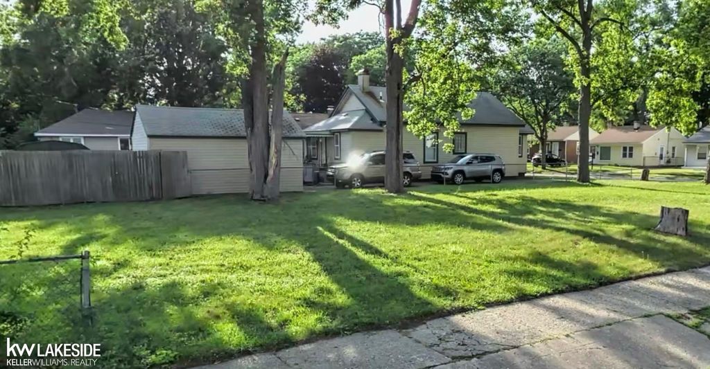 1336 E Meyers Avenue, Hazel Park, MI 48030