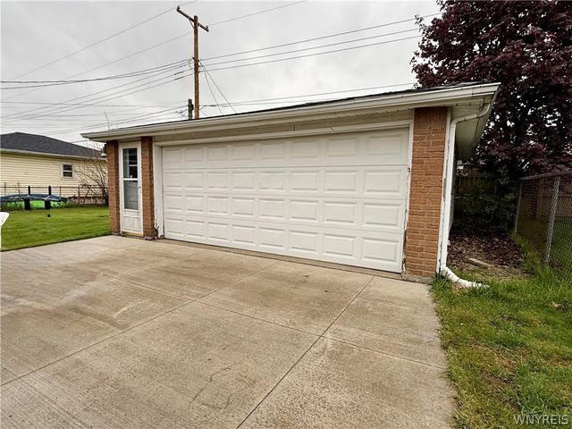86 Diane Drive, Cheektowaga, NY 14225