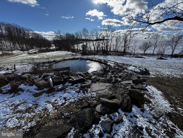 304 VALLEY RD, Bernville, PA 19506