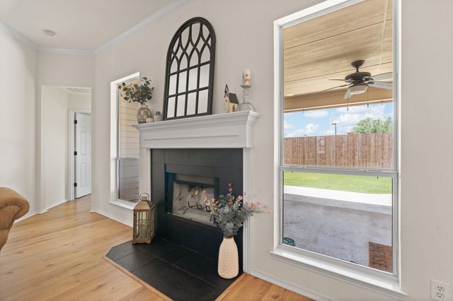 406 Nutmeg, Burleson, TX 76028