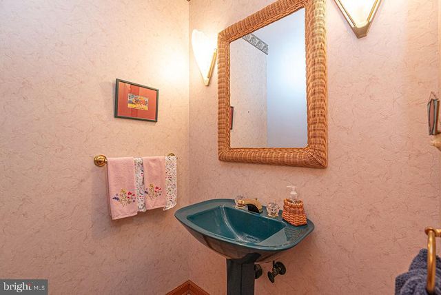 562 OCEAN PARKWAY, Ocean Pines, MD 21811