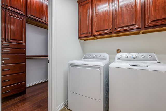 2114 Ascot Ln, Sugar Land, TX 77479