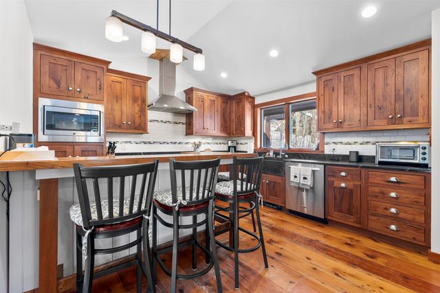 11 Roundtree Road, Winhall, VT 05340