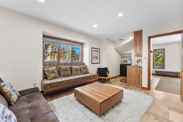 11 Roundtree Road, Winhall, VT 05340