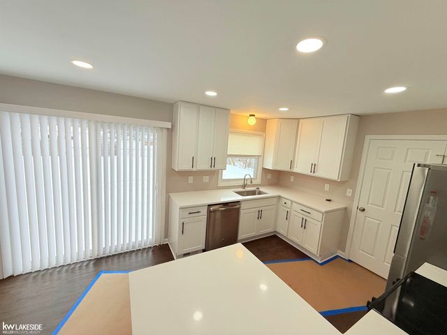 20905 11 Mile Road, Saint Clair Shores, MI 48081