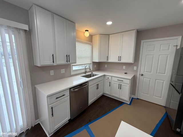 20905 11 Mile Road, Saint Clair Shores, MI 48081