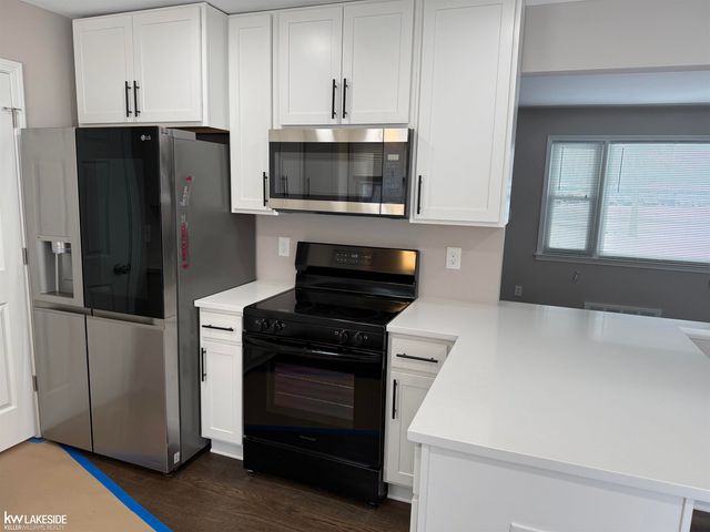 20905 11 Mile Road, Saint Clair Shores, MI 48081