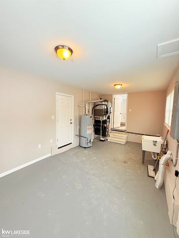 20905 11 Mile Road, Saint Clair Shores, MI 48081