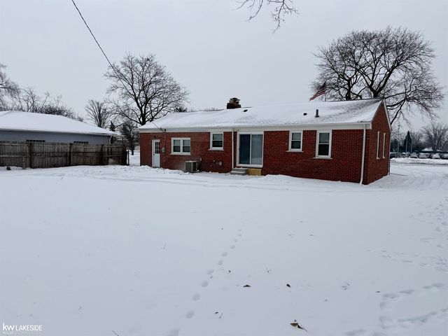 20905 11 Mile Road, Saint Clair Shores, MI 48081