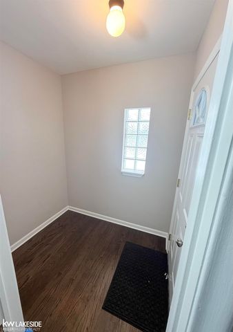 20905 11 Mile Road, Saint Clair Shores, MI 48081