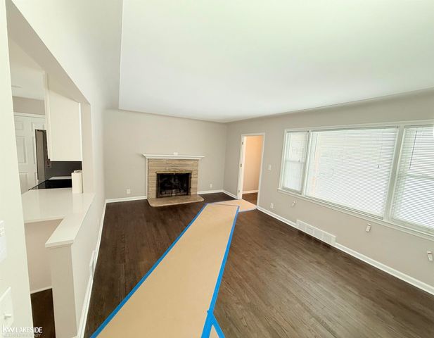 20905 11 Mile Road, Saint Clair Shores, MI 48081