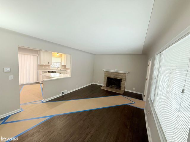 20905 11 Mile Road, Saint Clair Shores, MI 48081