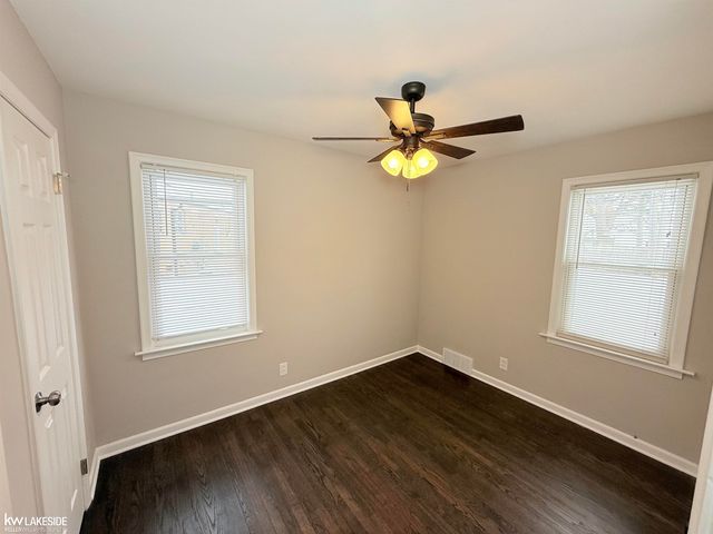 20905 11 Mile Road, Saint Clair Shores, MI 48081