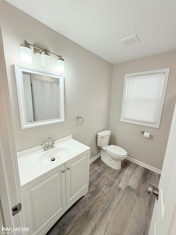 20905 11 Mile Road, Saint Clair Shores, MI 48081