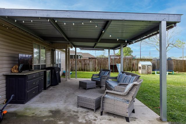 13417 Orleans Dr, Gonzales, LA 70737