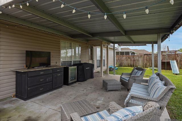 13417 Orleans Dr, Gonzales, LA 70737