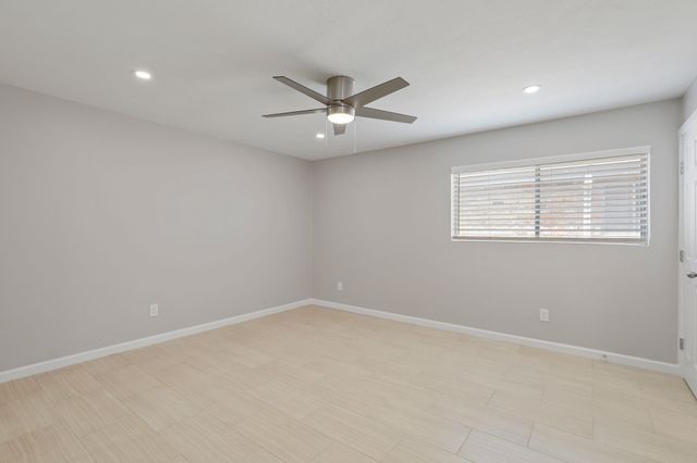 2121 Fountain View Drive 24, Houston, TX 77057