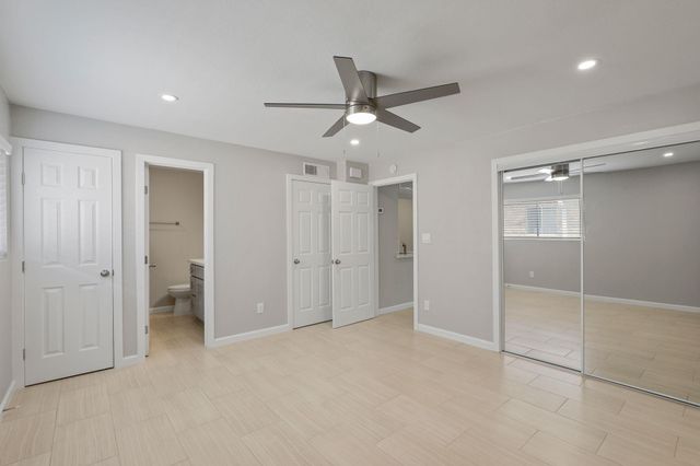 2121 Fountain View Drive 24, Houston, TX 77057