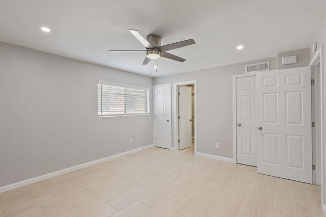 2121 Fountain View Drive 24, Houston, TX 77057
