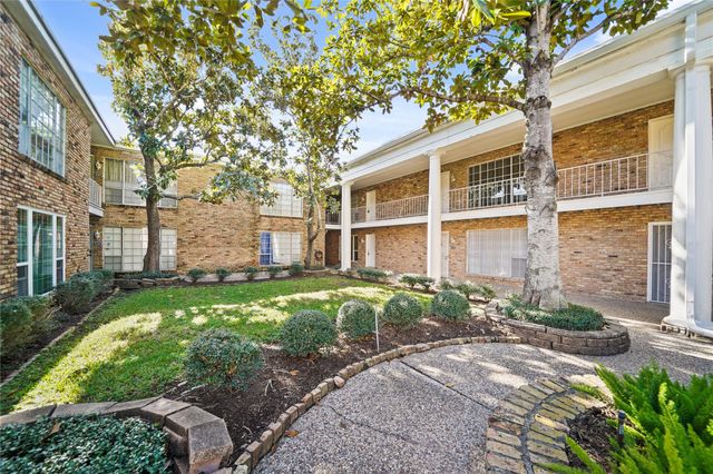 2121 Fountain View Drive 24, Houston, TX 77057