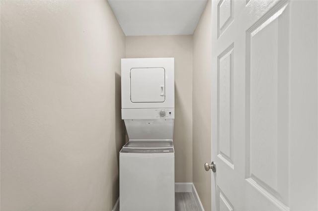 2121 Fountain View Drive 24, Houston, TX 77057