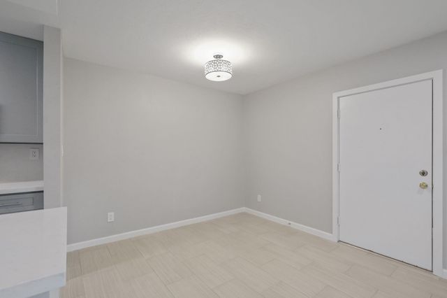 2121 Fountain View Drive 24, Houston, TX 77057