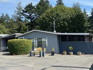 98825 PLEASANT HILL Dr 30, Brookings, OR 97415
