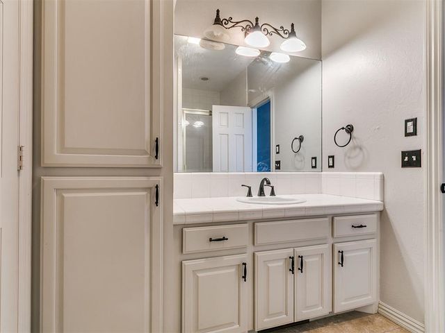 6016 Chestnut Court, Edmond, OK 73025