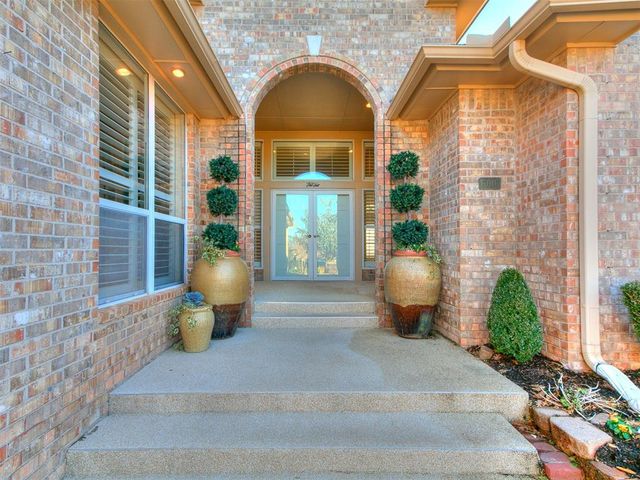 6016 Chestnut Court, Edmond, OK 73025