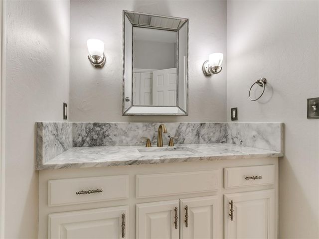 6016 Chestnut Court, Edmond, OK 73025