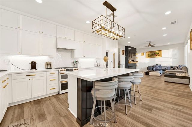 28427 Ascent, Saugus, CA 91350