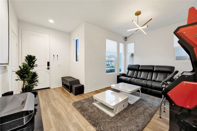 28427 Ascent, Saugus, CA 91350