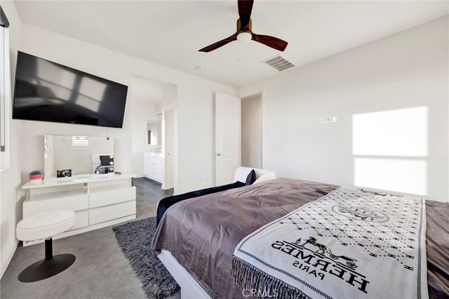 28427 Ascent, Saugus, CA 91350