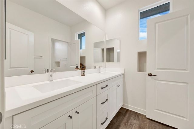 28427 Ascent, Saugus, CA 91350