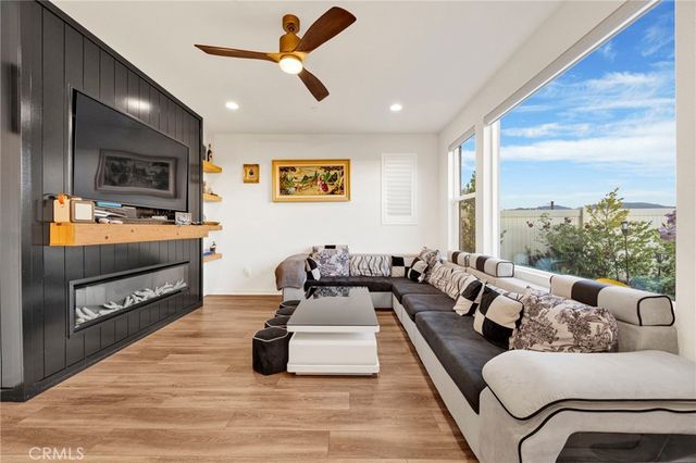 28427 Ascent, Saugus, CA 91350