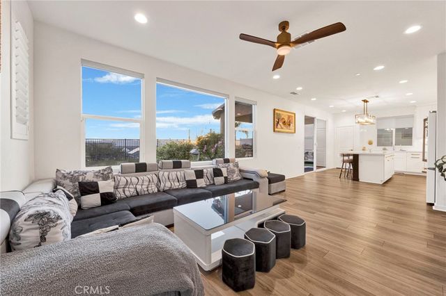 28427 Ascent, Saugus, CA 91350