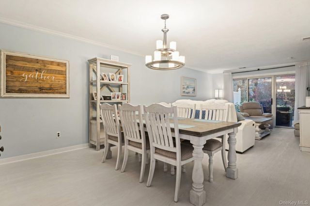 16 Hampshire Court, Holbrook, NY 11741