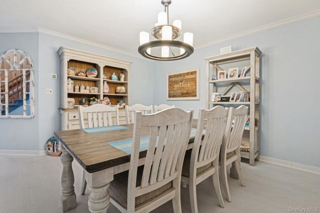 16 Hampshire Court, Holbrook, NY 11741