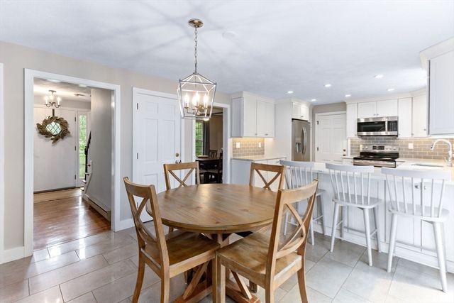 135 Lawndale Rd, Mansfield, MA 02048