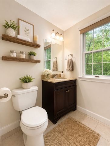 135 Lawndale Rd, Mansfield, MA 02048
