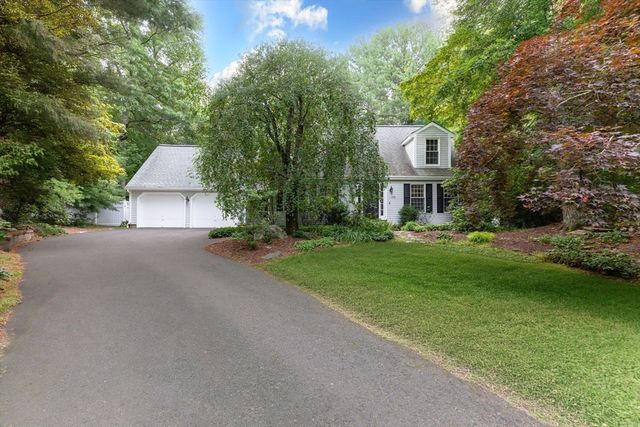 135 Lawndale Rd, Mansfield, MA 02048