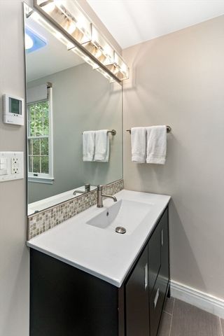 135 Lawndale Rd, Mansfield, MA 02048