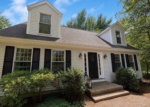 135 Lawndale Rd, Mansfield, MA 02048