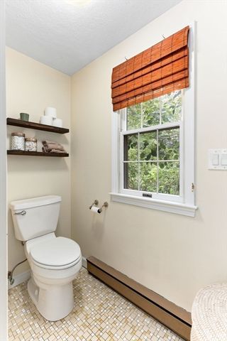 135 Lawndale Rd, Mansfield, MA 02048