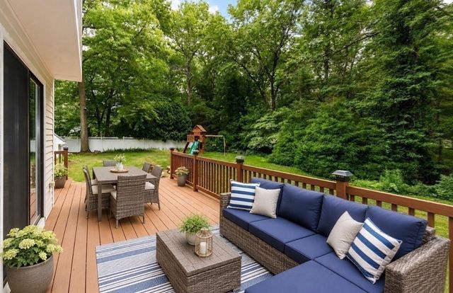 135 Lawndale Rd, Mansfield, MA 02048