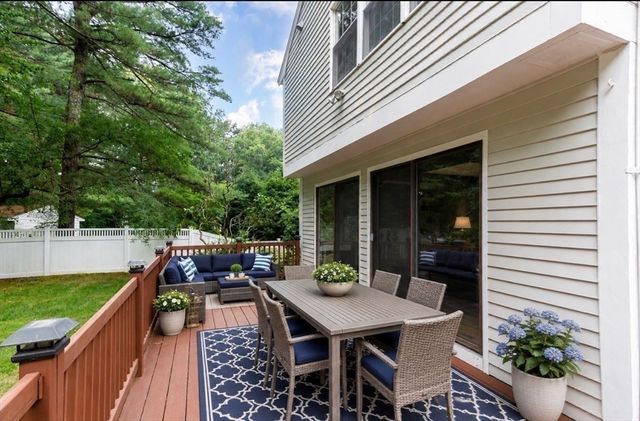 135 Lawndale Rd, Mansfield, MA 02048
