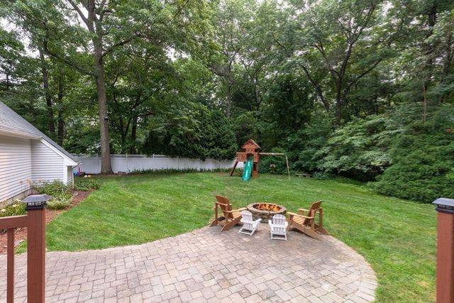 135 Lawndale Rd, Mansfield, MA 02048