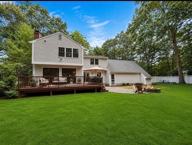 135 Lawndale Rd, Mansfield, MA 02048