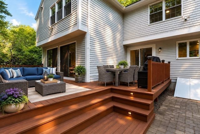 135 Lawndale Rd, Mansfield, MA 02048